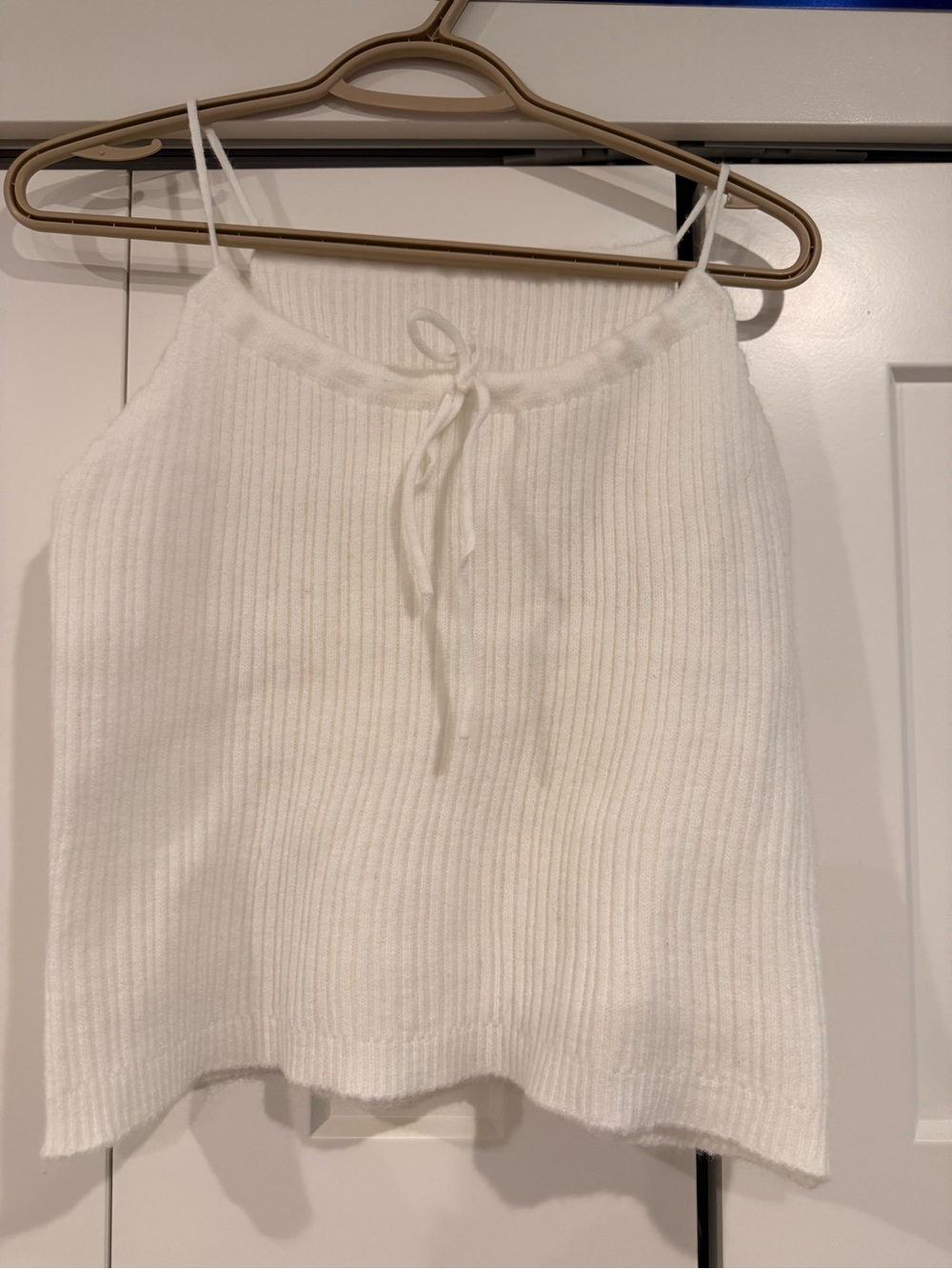 White top - Picture 2 of 3
